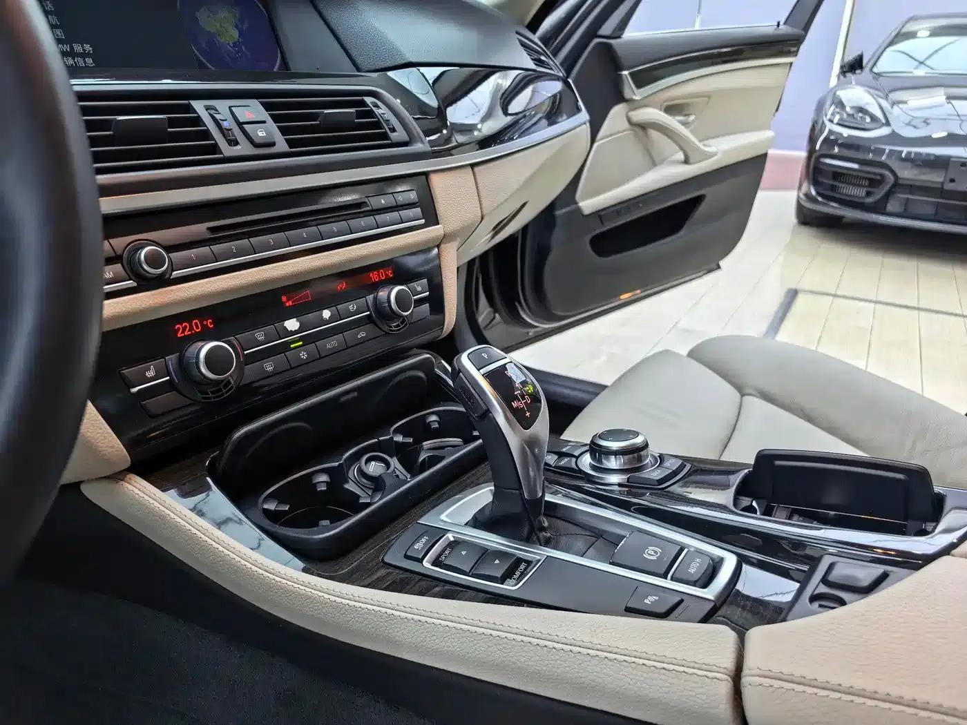 BMW 5 Series 2012 535Li Luxury — миниатюра 9