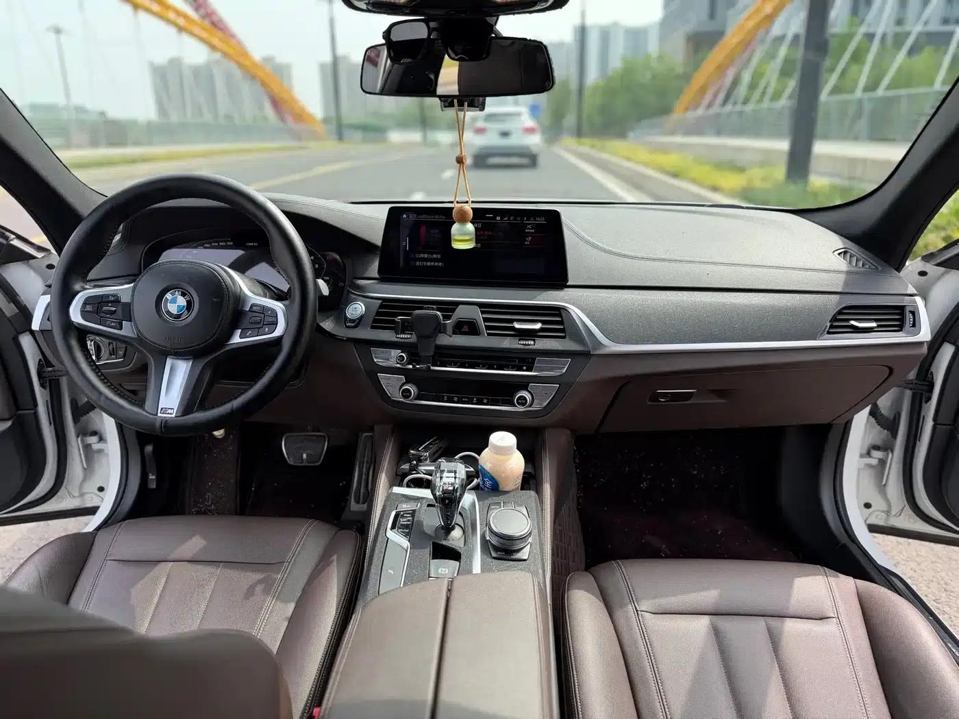 2018 BMW 5 Series 525Li M Sport Package — миниатюра 5