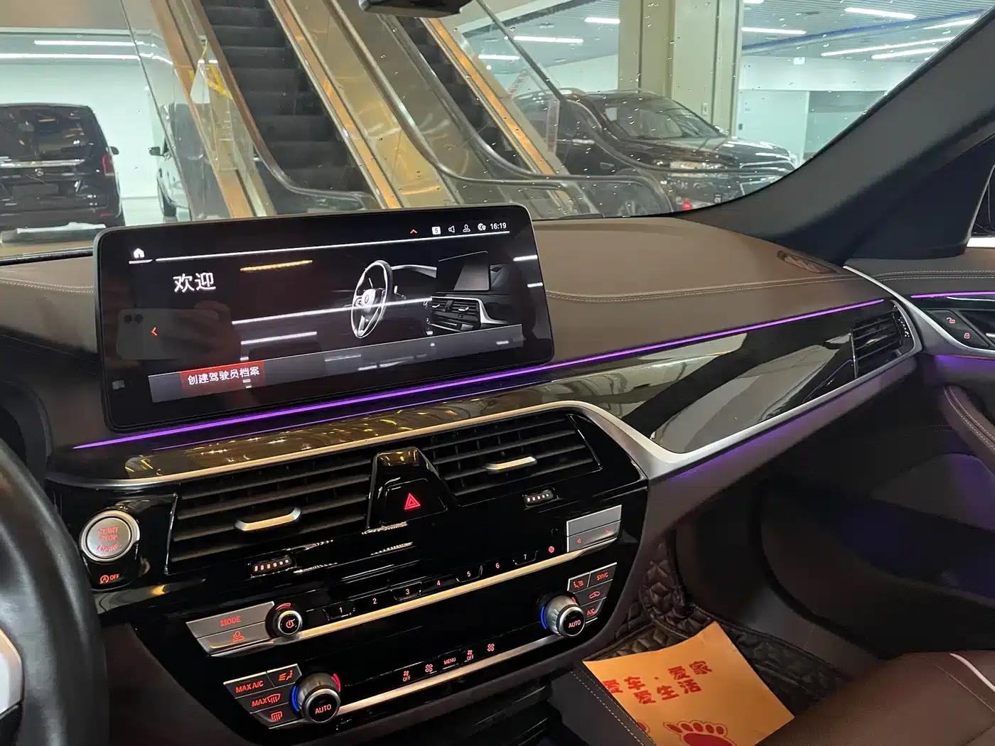 2021 BMW 5 Series 525Li Luxury Package — миниатюра 13
