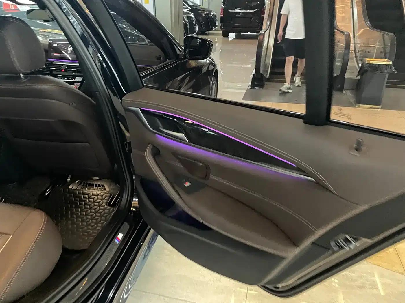 2021 BMW 5 Series 525Li Luxury Package — миниатюра 7