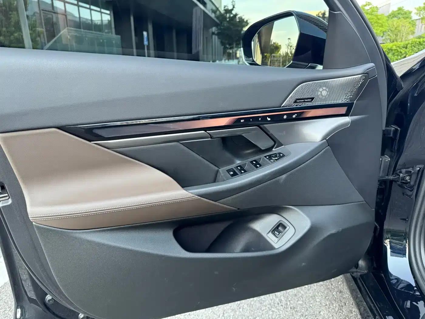2024 BMW 5 Series 530Li Leading Luxury Package — миниатюра 4