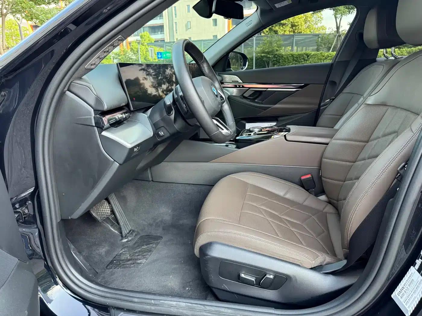 2024 BMW 5 Series 530Li Leading Luxury Package — миниатюра 5