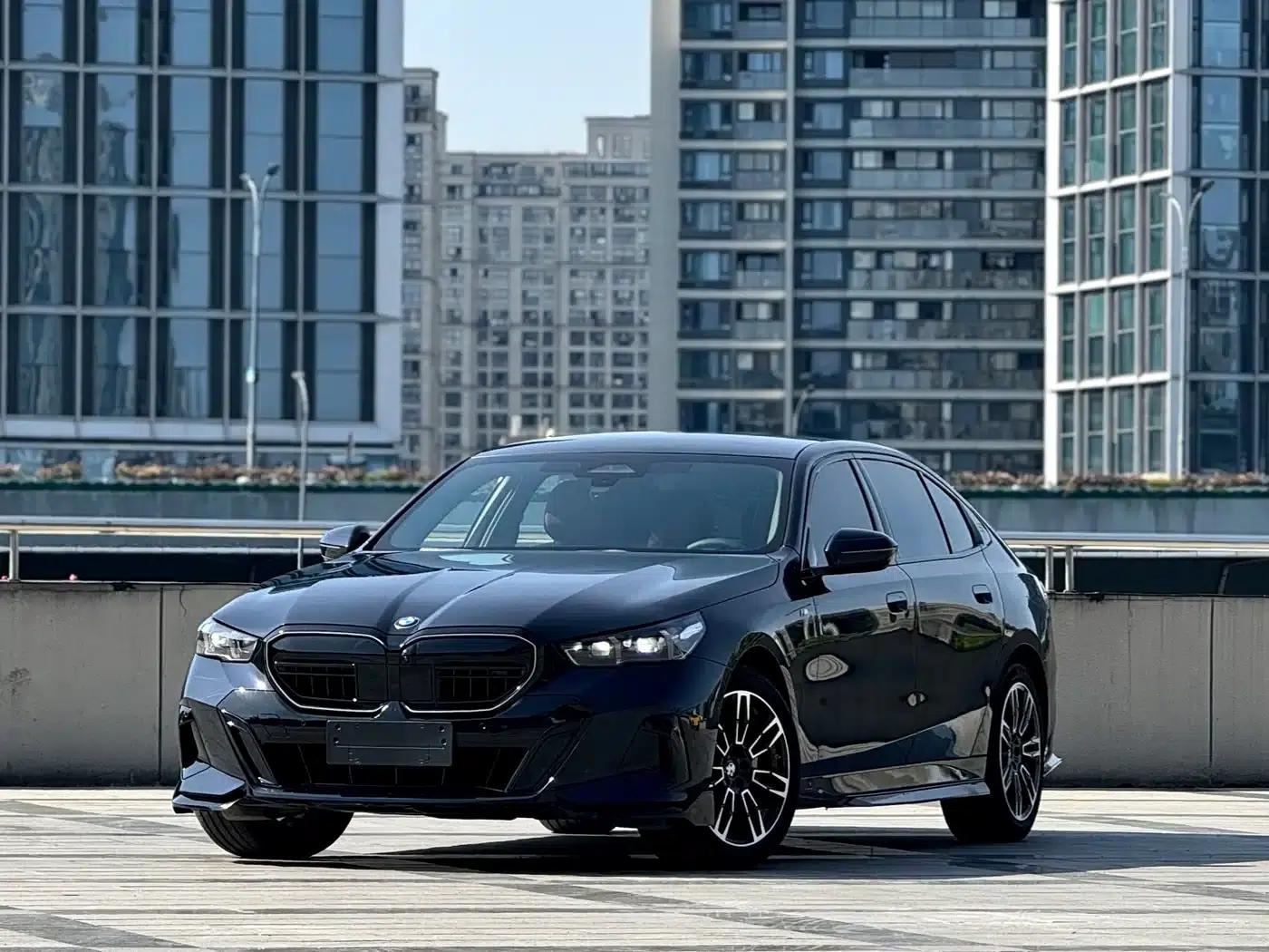 2025 BMW 5 Series 530Li Leading Edition M Sport Package — миниатюра 1