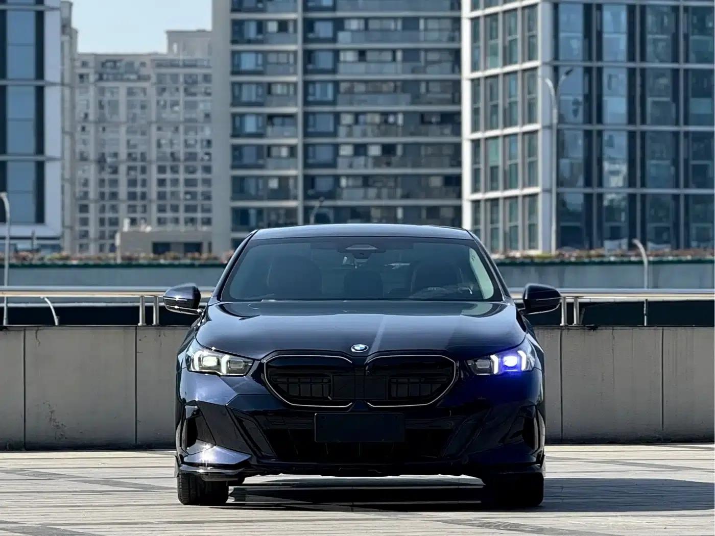 2025 BMW 5 Series 530Li Leading Edition M Sport Package — миниатюра 2