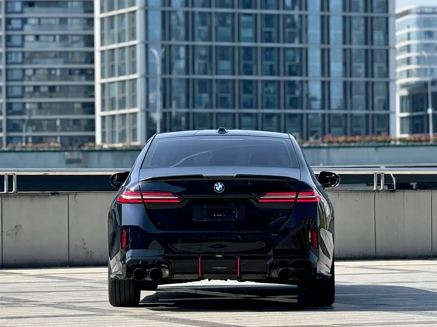 2025 BMW 5 Series 530Li Leading Edition M Sport Package — миниатюра 4