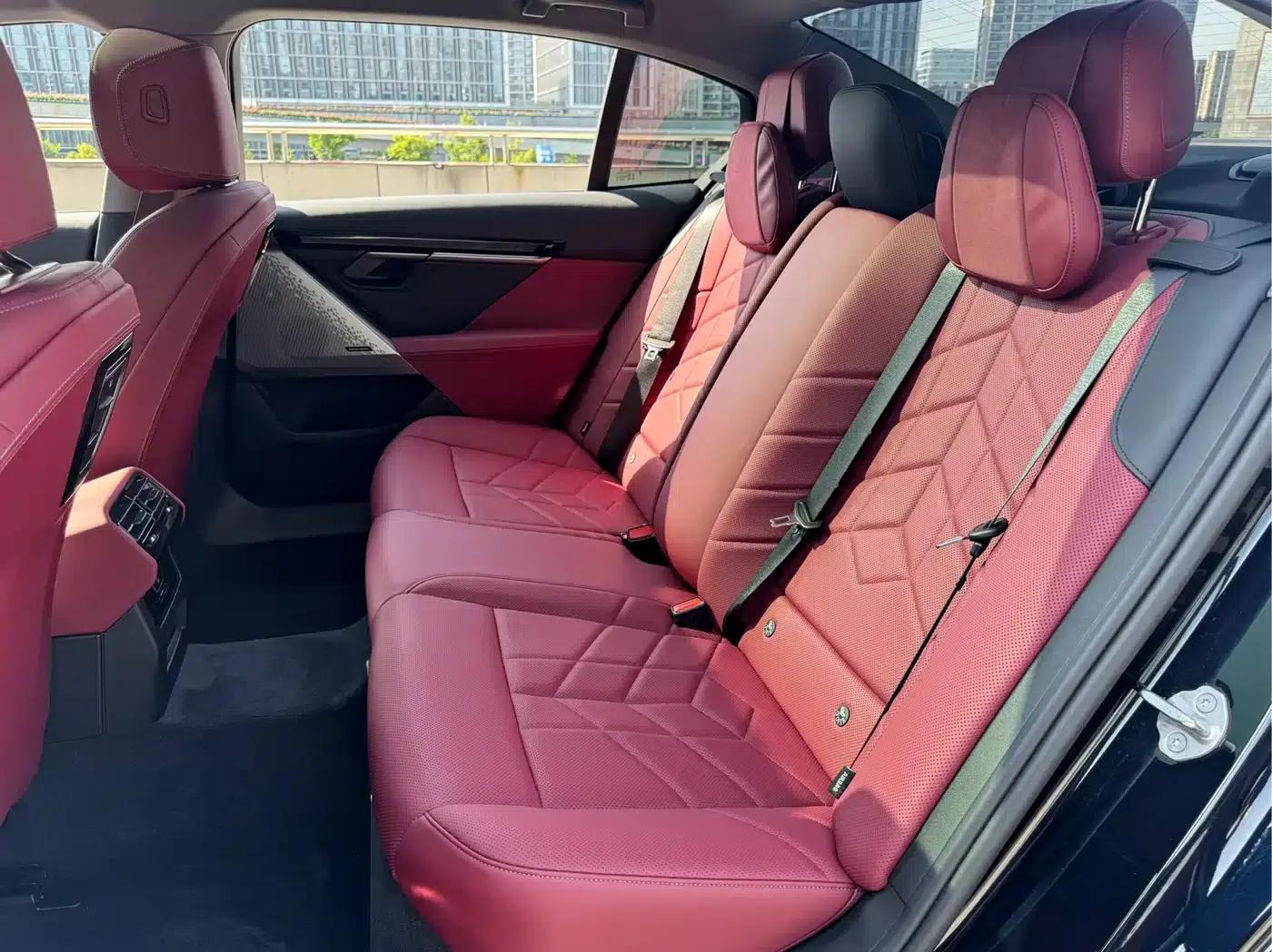 2025 BMW 5 Series 530Li Leading Edition M Sport Package — миниатюра 6