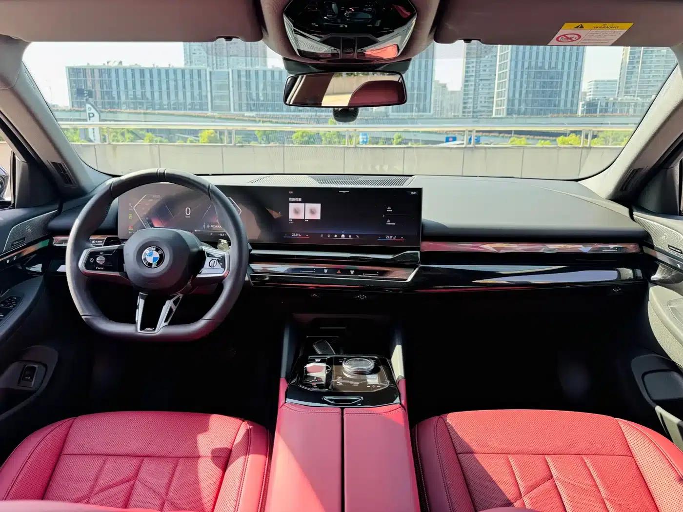 2025 BMW 5 Series 530Li Leading Edition M Sport Package — миниатюра 8
