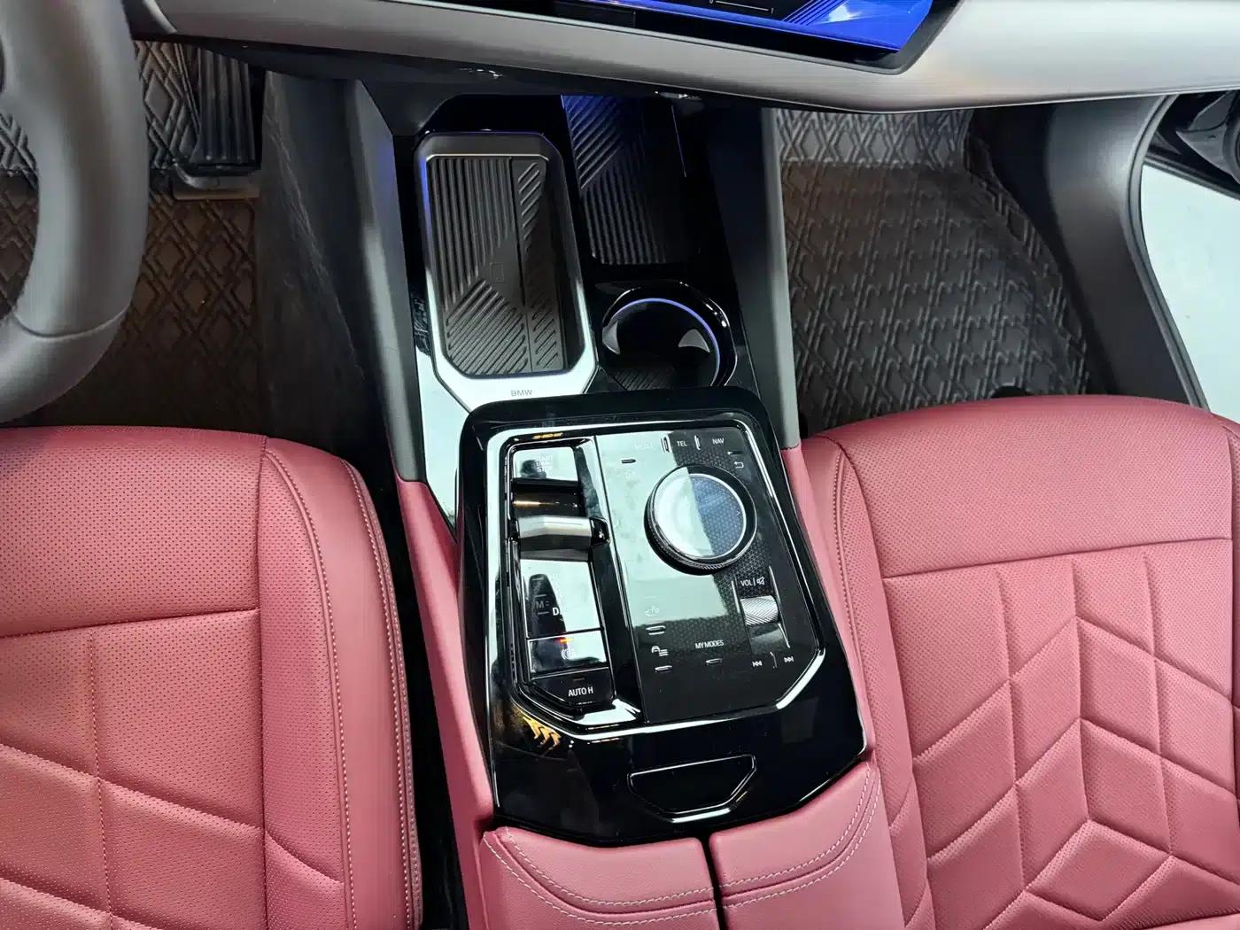 2025 BMW 5 Series 530Li Leading Edition M Sport Package — миниатюра 11
