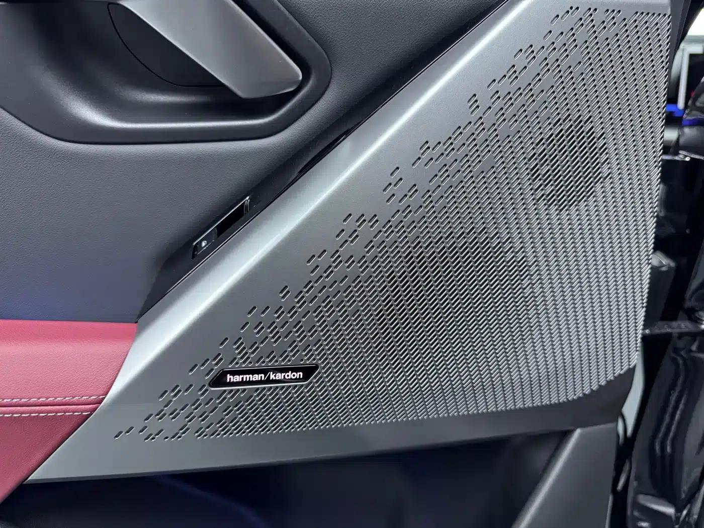 2025 BMW 5 Series 530Li Leading Edition M Sport Package — миниатюра 12