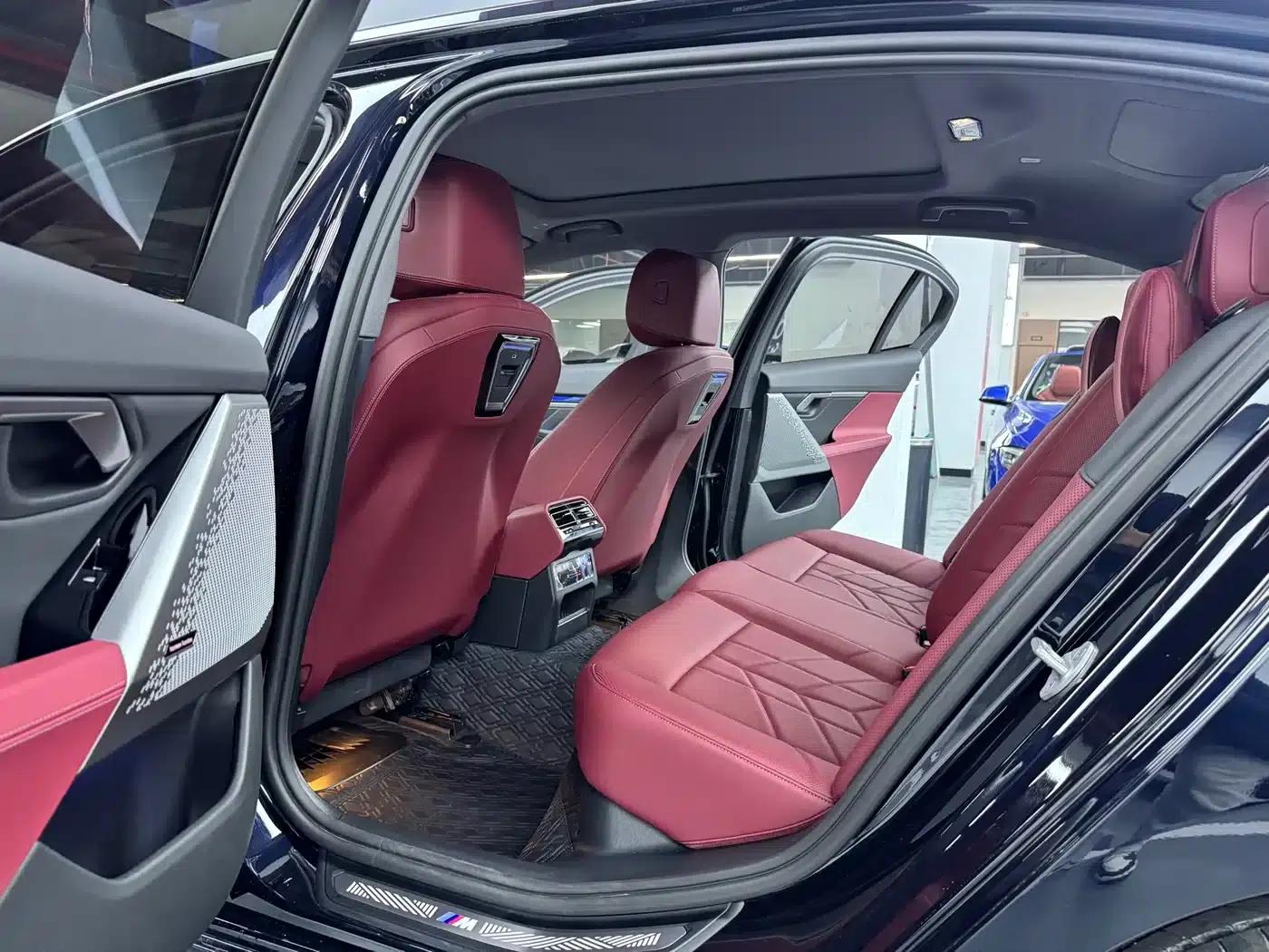 2025 BMW 5 Series 530Li Leading Edition M Sport Package — миниатюра 13