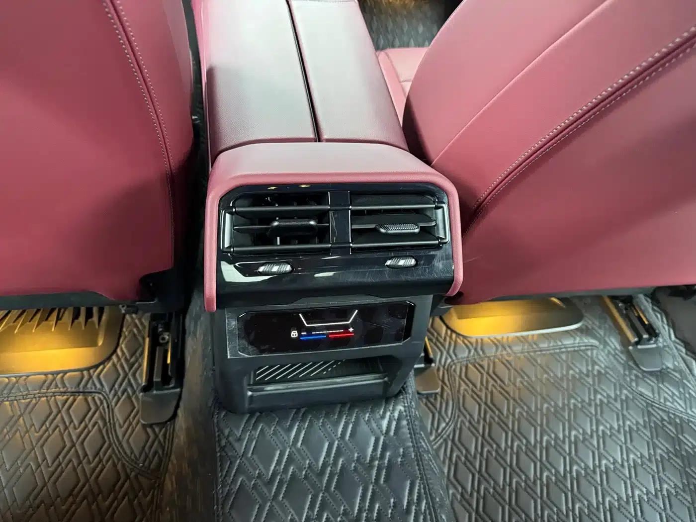2025 BMW 5 Series 530Li Leading Edition M Sport Package — миниатюра 15