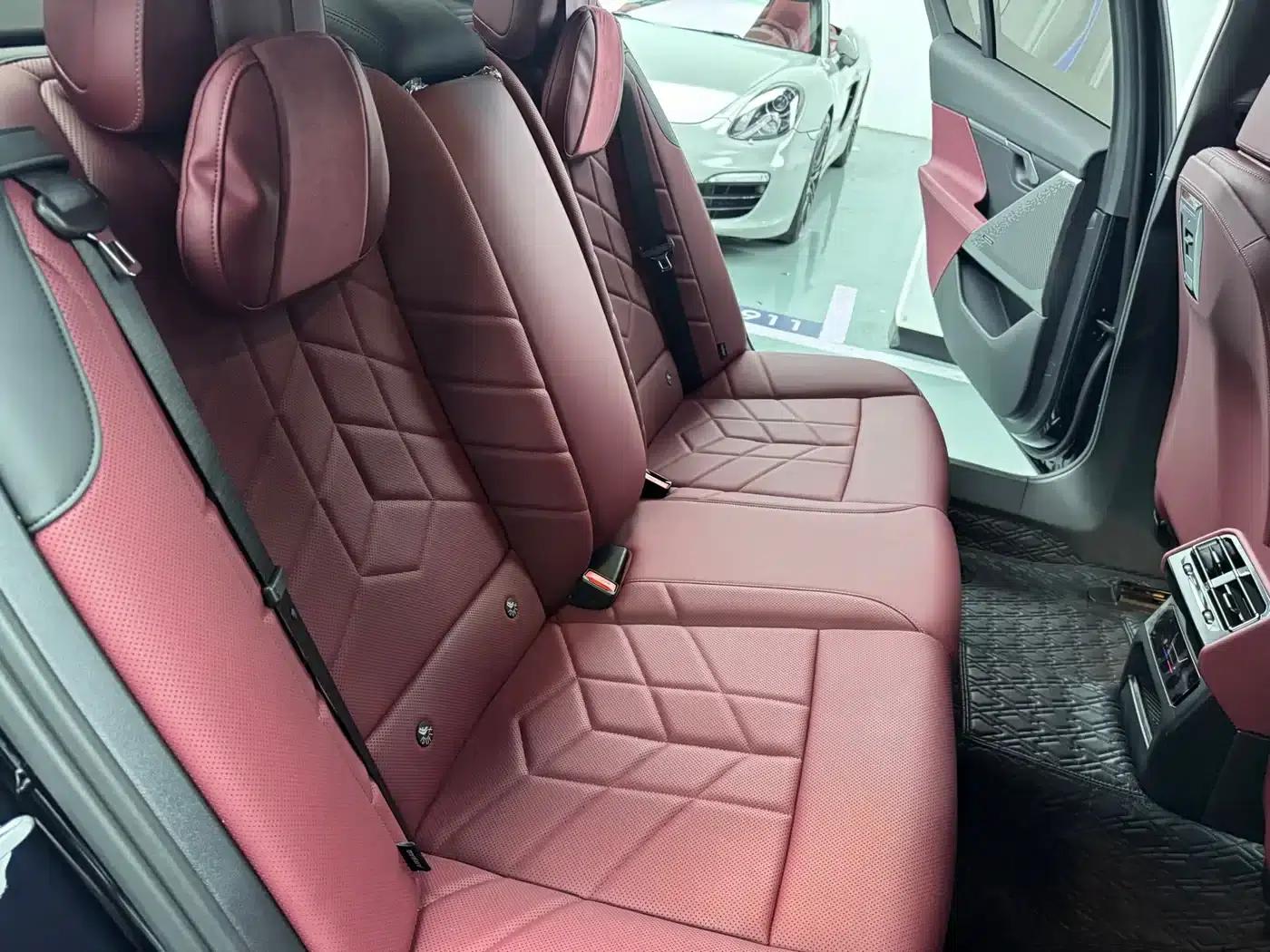 2025 BMW 5 Series 530Li Leading Edition M Sport Package — миниатюра 17