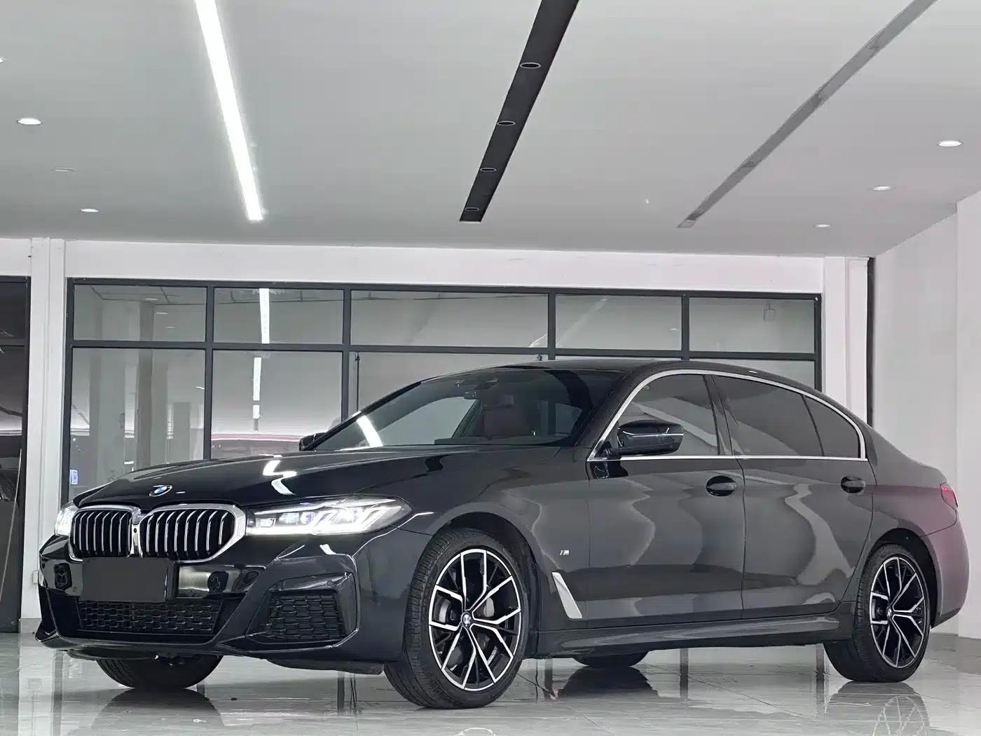 2022 BMW 5 Series 530Li Luxury M Sport Package — миниатюра 1