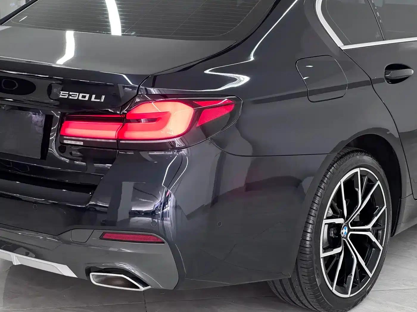 2022 BMW 5 Series 530Li Luxury M Sport Package — миниатюра 14