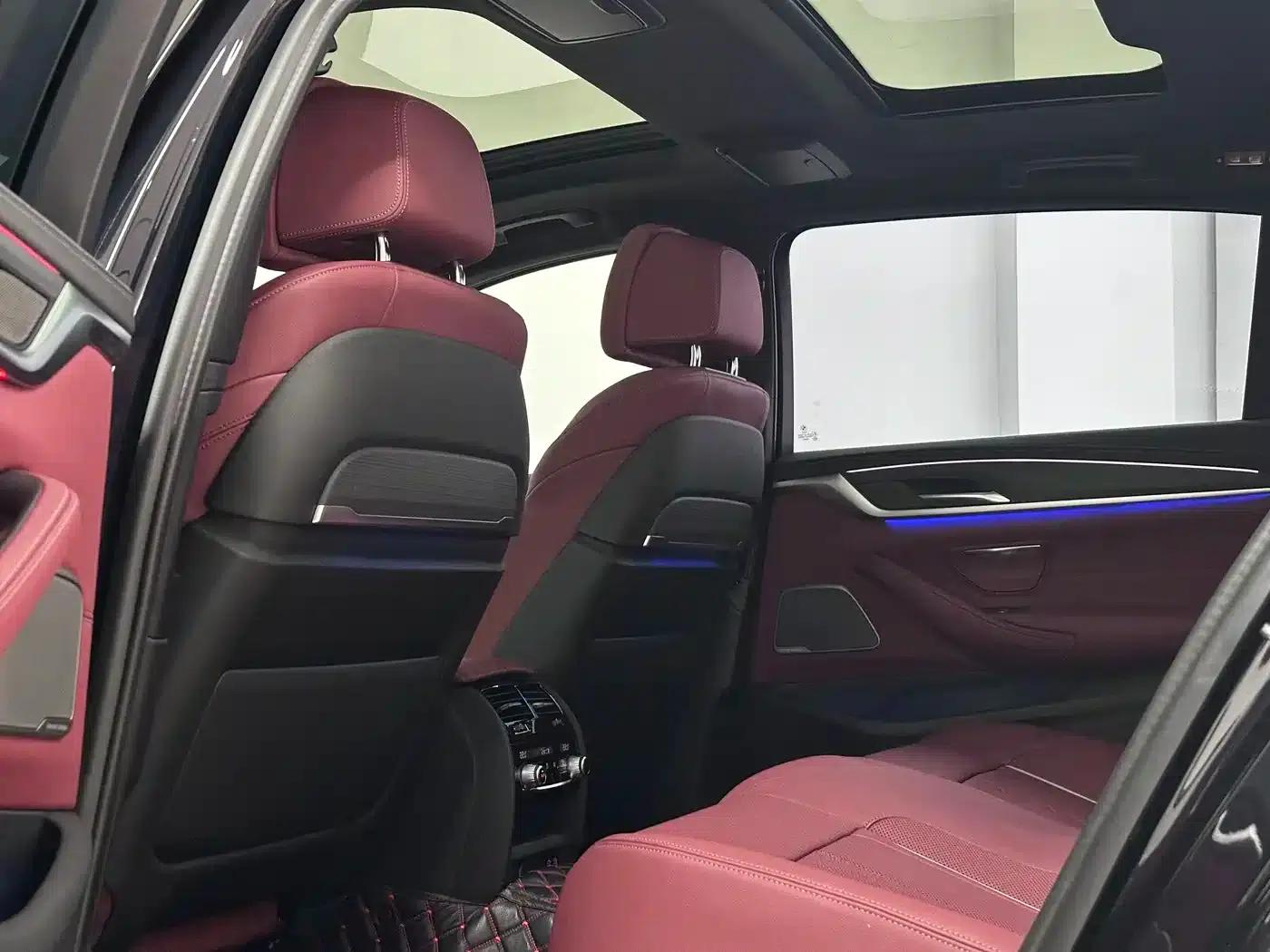 2022 BMW 5 Series 530Li Luxury M Sport Package — миниатюра 7