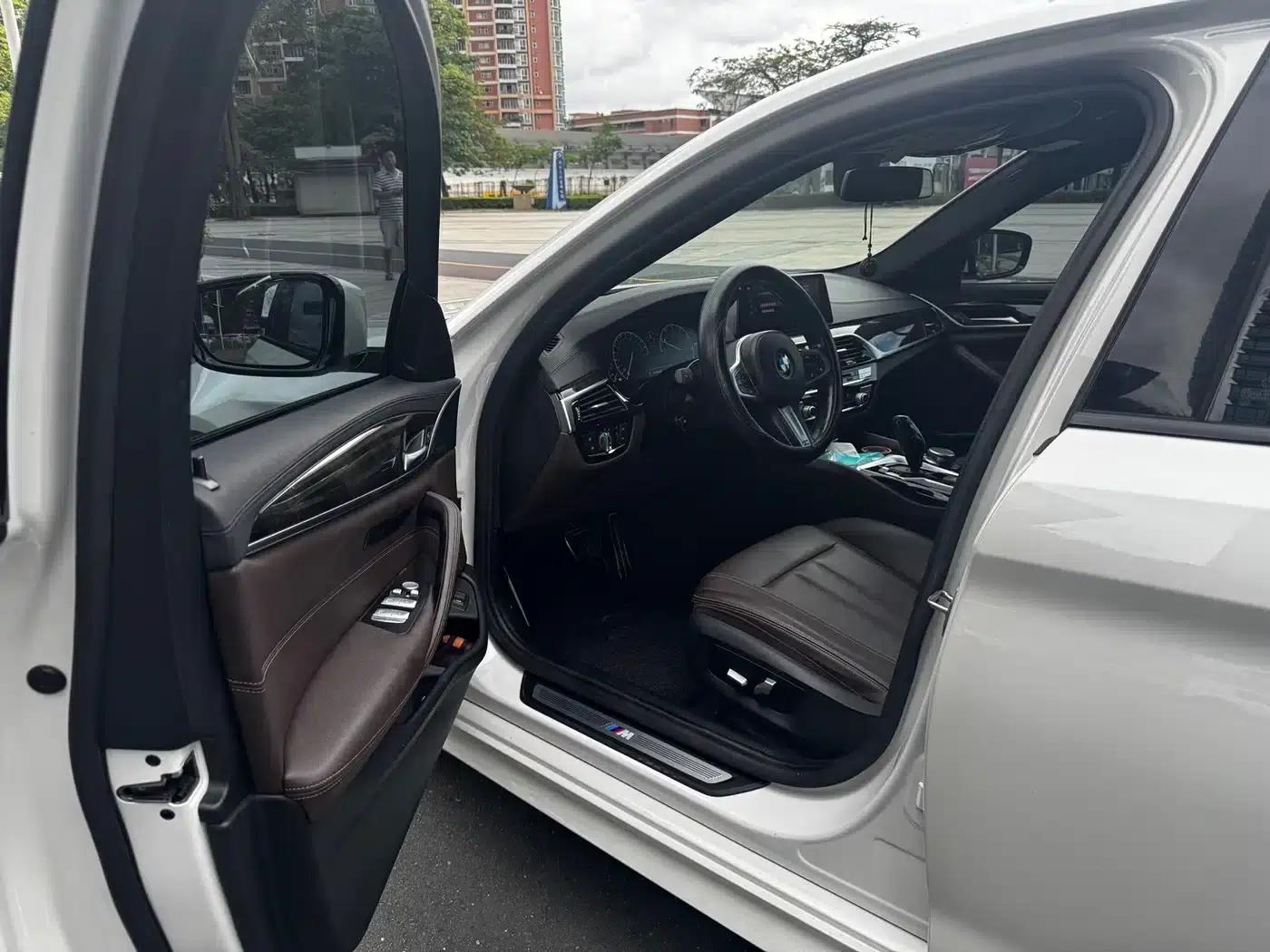 2019 BMW 5 Series 525Li M Sport Package — миниатюра 12
