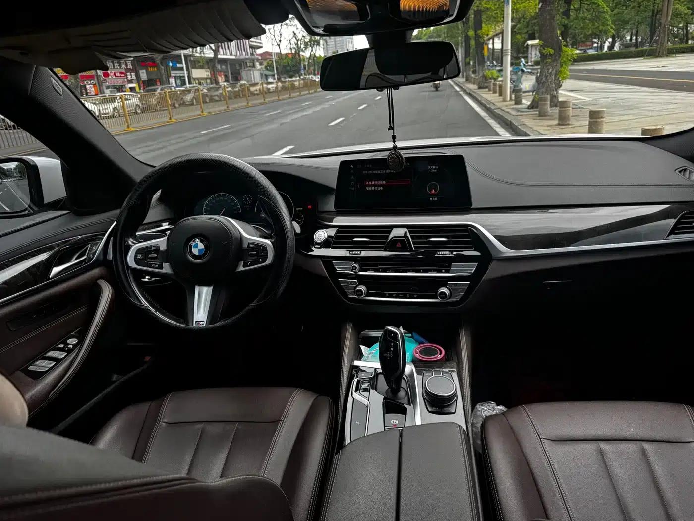 2019 BMW 5 Series 525Li M Sport Package — миниатюра 4