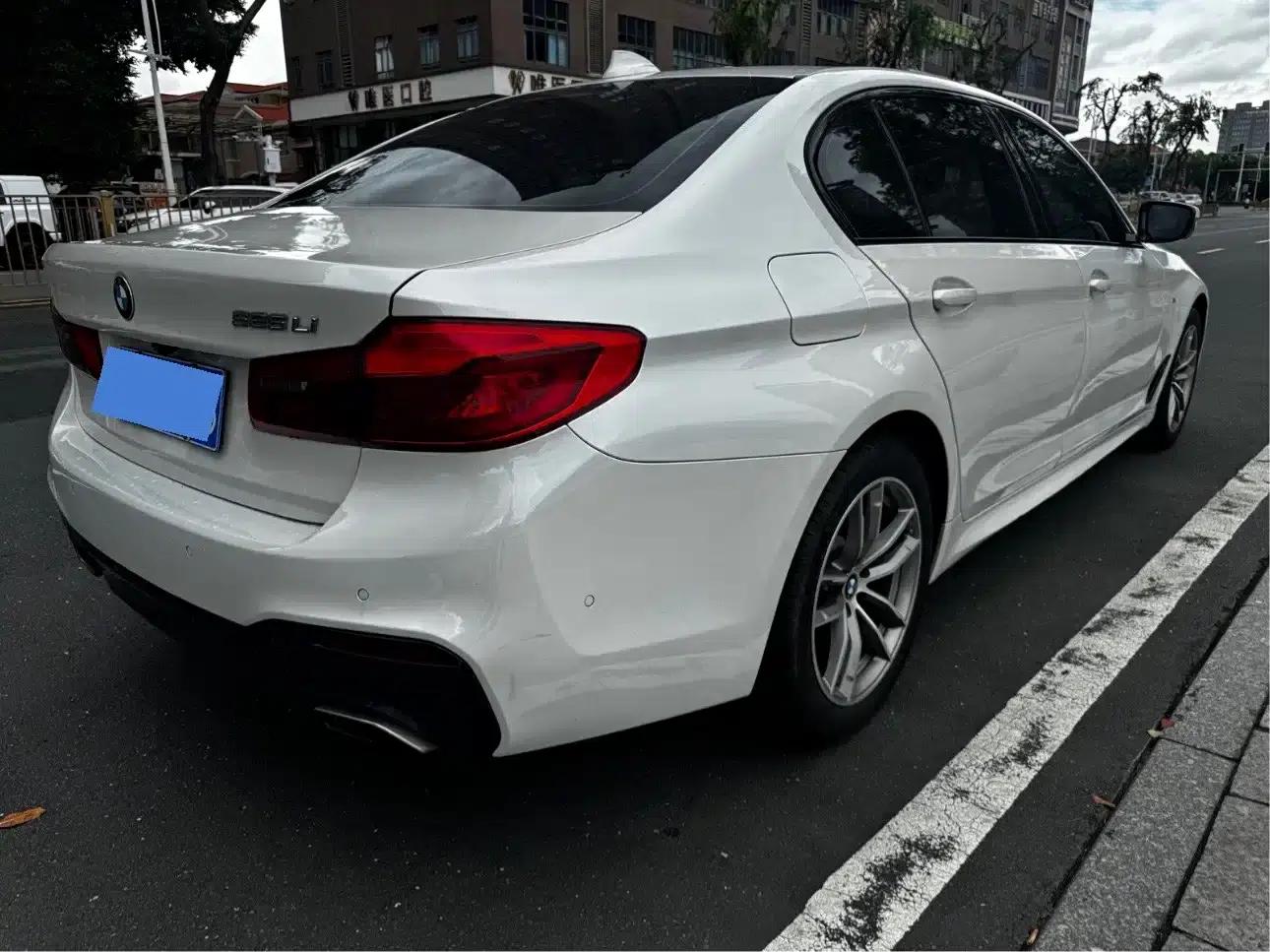 2019 BMW 5 Series 525Li M Sport Package — миниатюра 7
