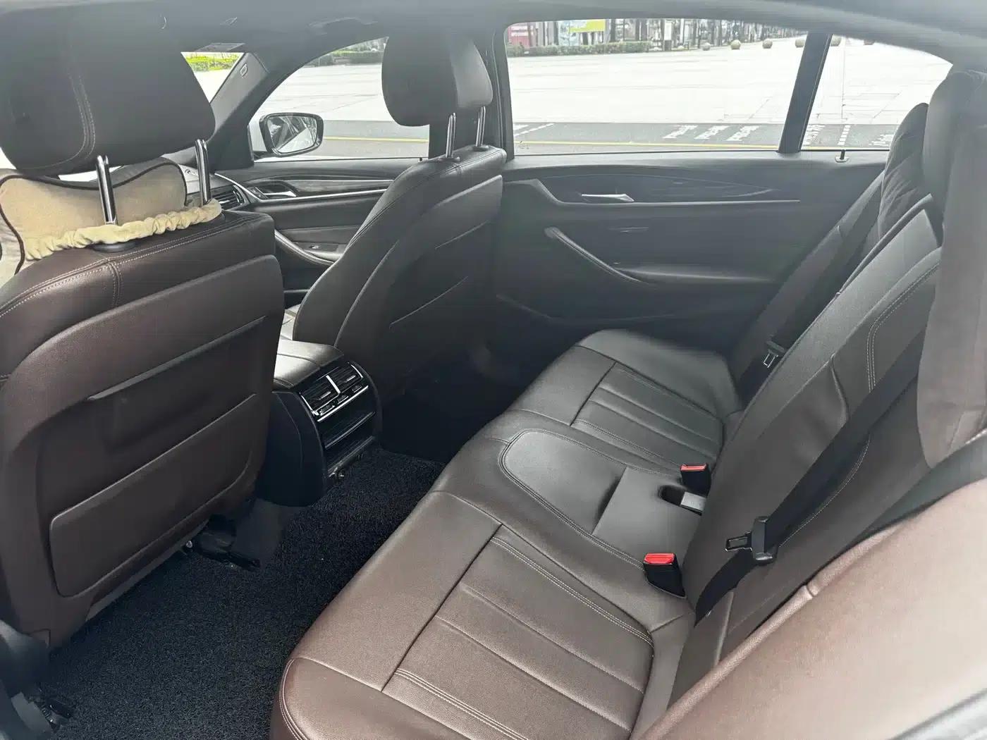 2019 BMW 5 Series 525Li M Sport Package — миниатюра 10