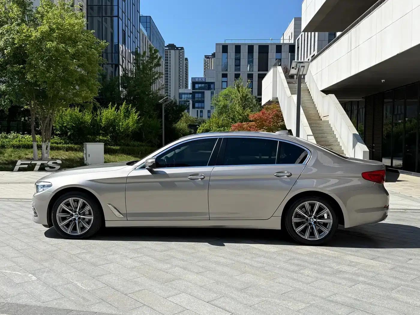 BMW 5 Series 2018 528Li Launch Special Edition — миниатюра 3