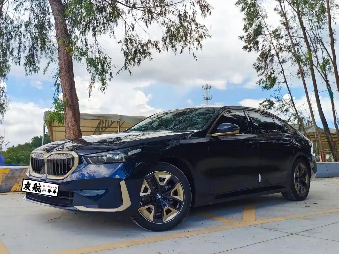 2024 BMW 5 Series 525Li M Sport Package — миниатюра 1