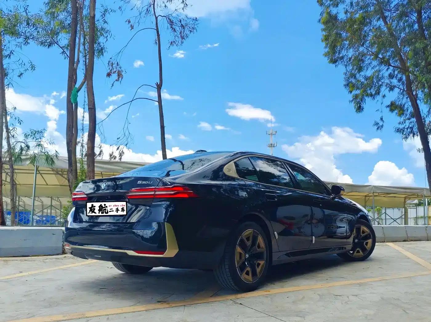 2024 BMW 5 Series 525Li M Sport Package — миниатюра 2