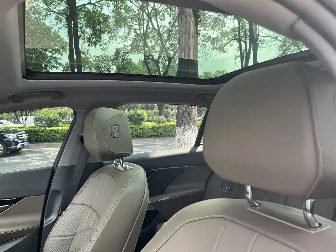 2024 BMW 5 Series 525Li M Sport Package — миниатюра 15