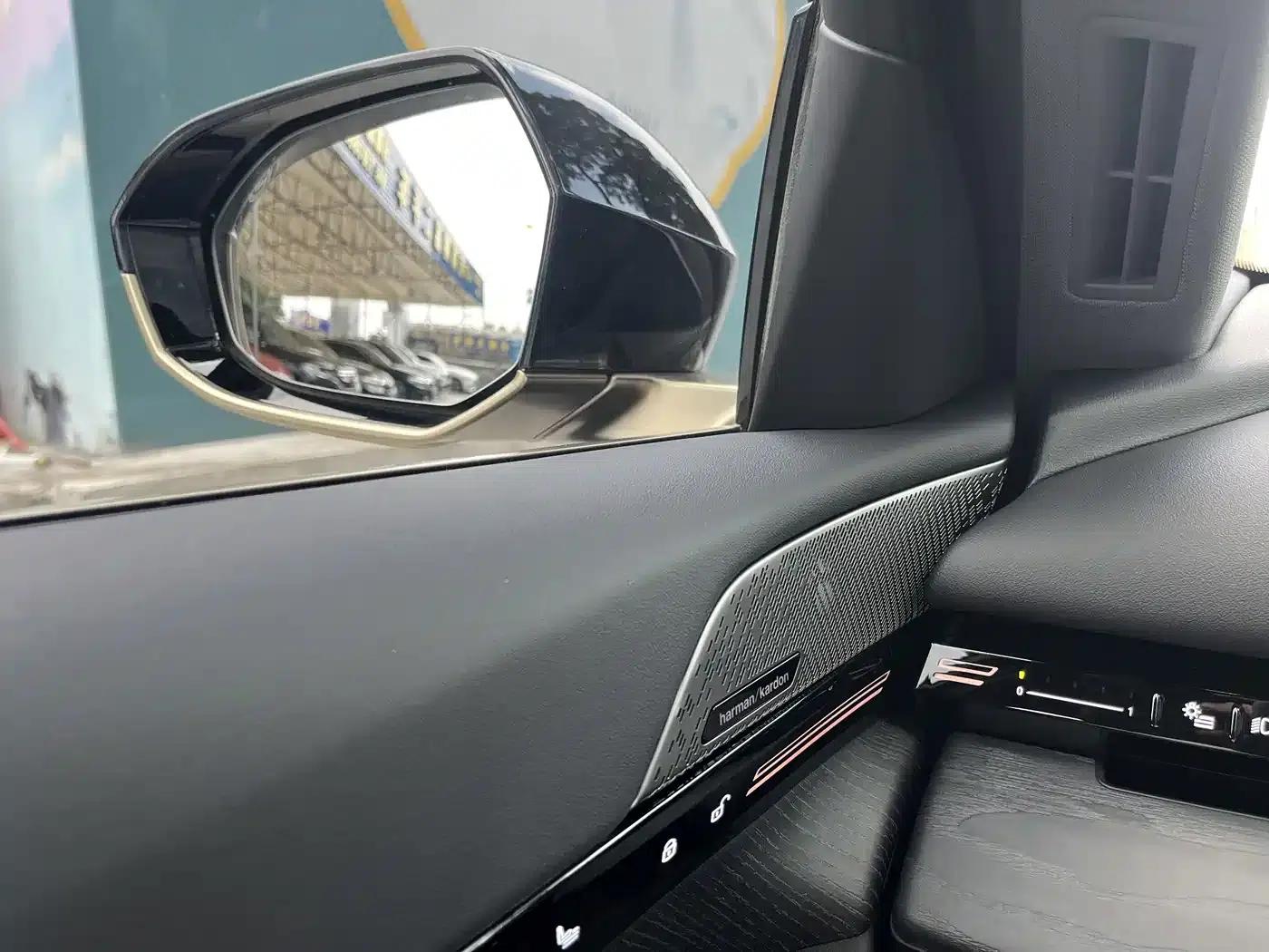 2024 BMW 5 Series 525Li M Sport Package — миниатюра 17