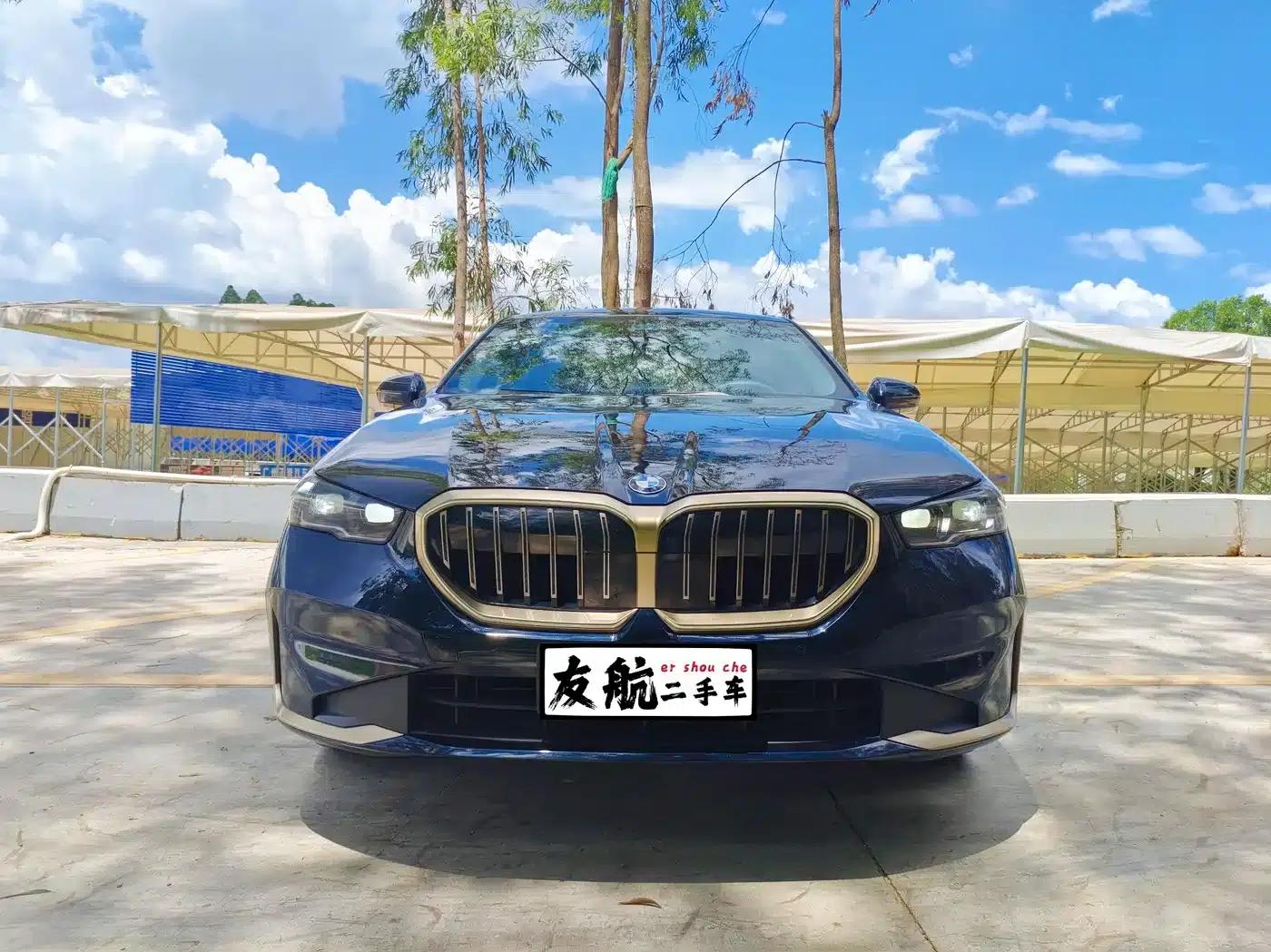2024 BMW 5 Series 525Li M Sport Package — миниатюра 3