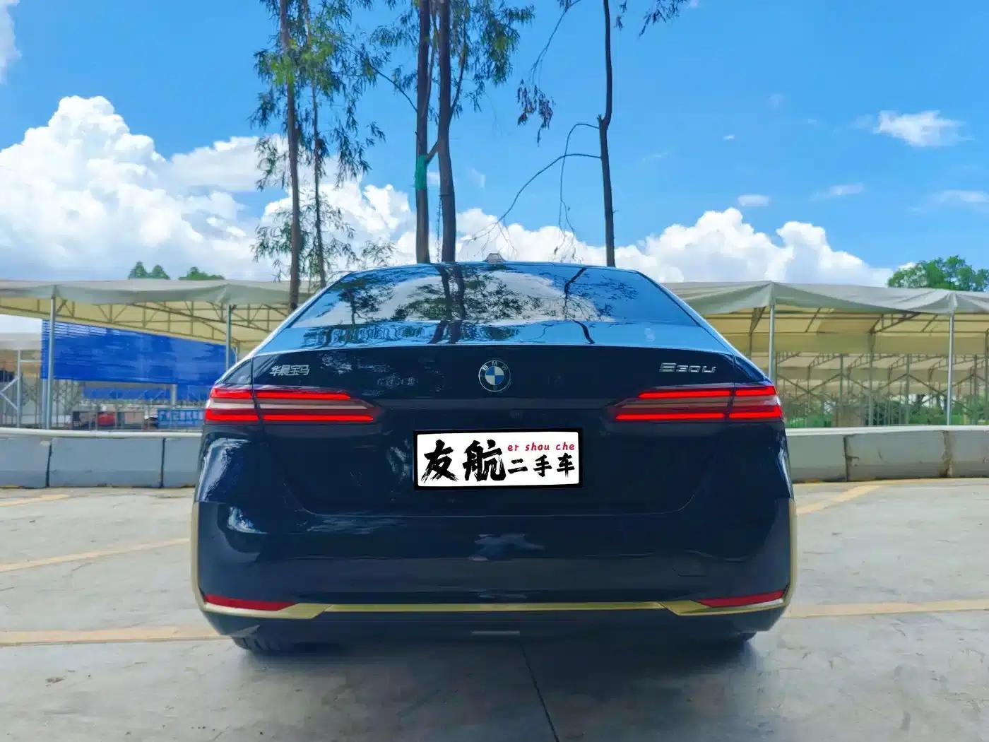 2024 BMW 5 Series 525Li M Sport Package — миниатюра 4