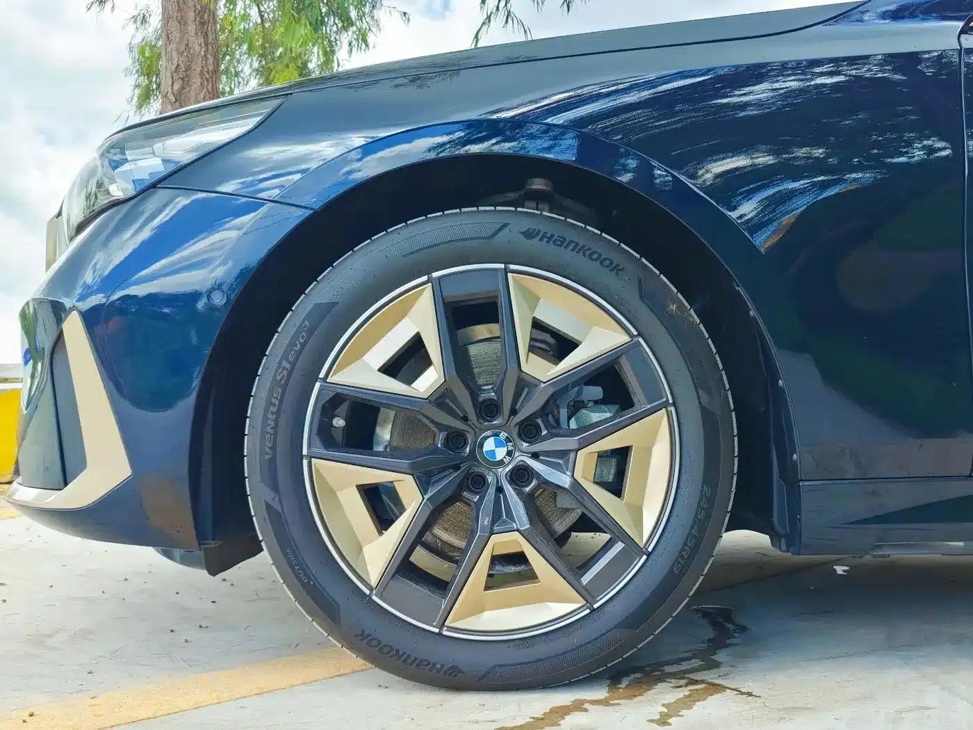 2024 BMW 5 Series 525Li M Sport Package — миниатюра 6