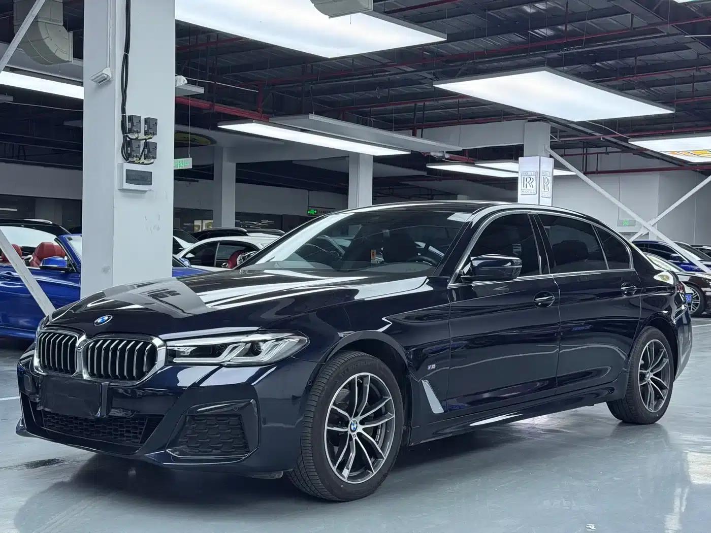 2022 BMW 5 Series 525Li M Sport Package — миниатюра 1