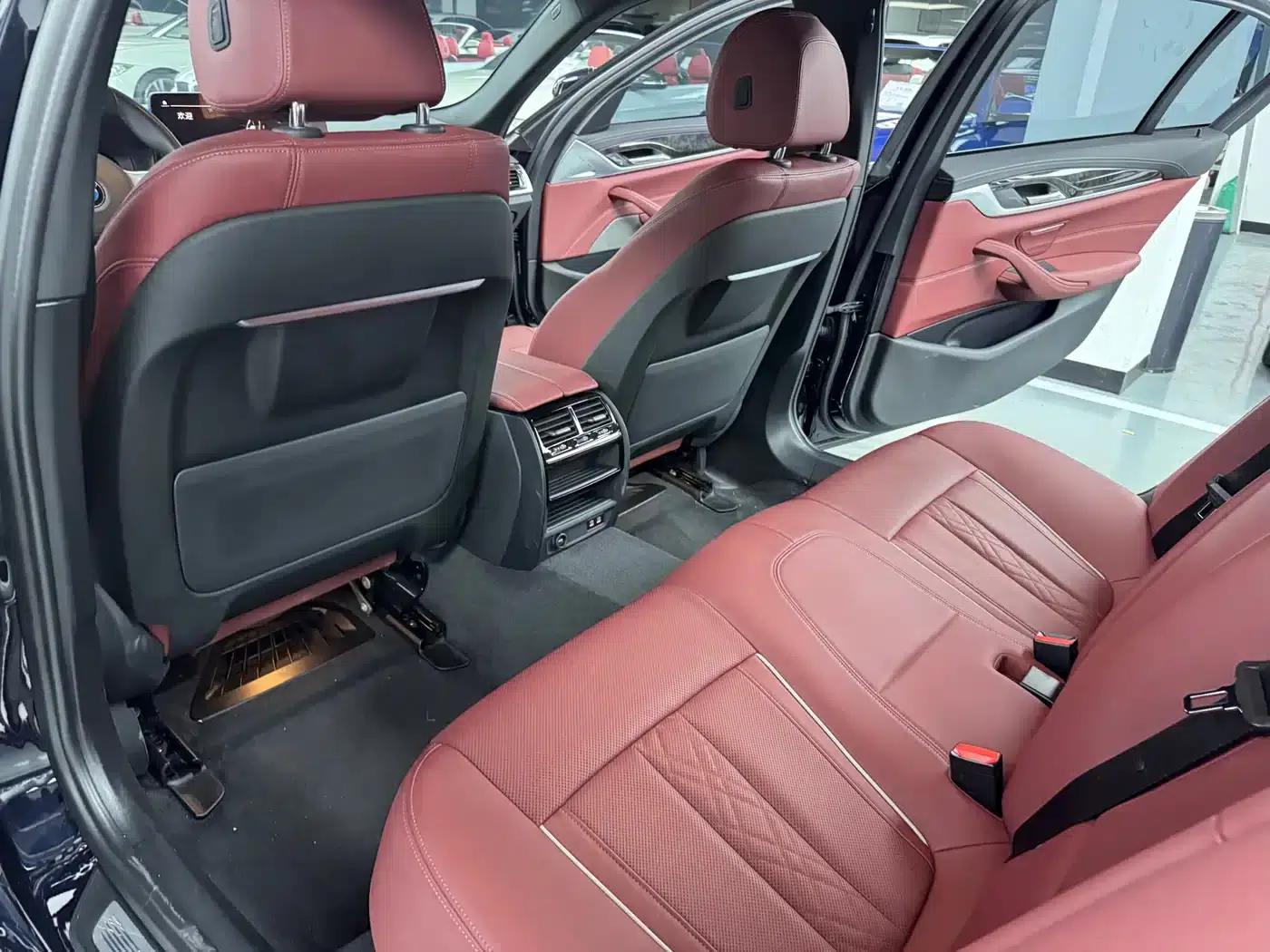 2022 BMW 5 Series 525Li M Sport Package — миниатюра 12