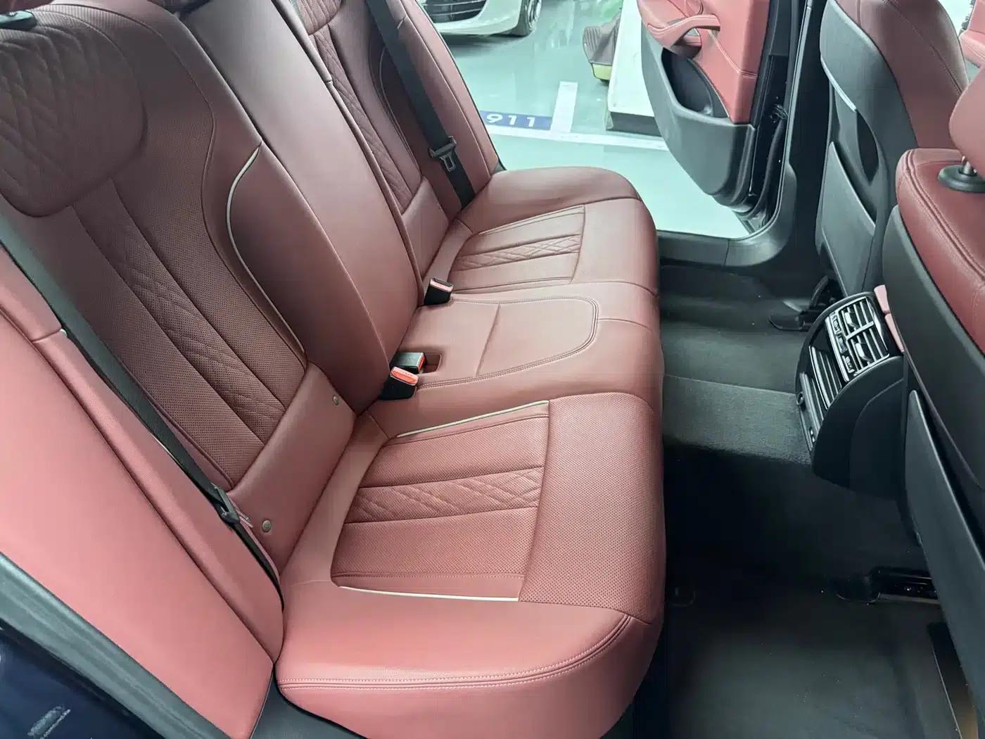 2022 BMW 5 Series 525Li M Sport Package — миниатюра 15