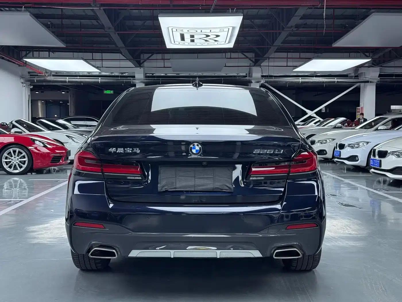 2022 BMW 5 Series 525Li M Sport Package — миниатюра 19