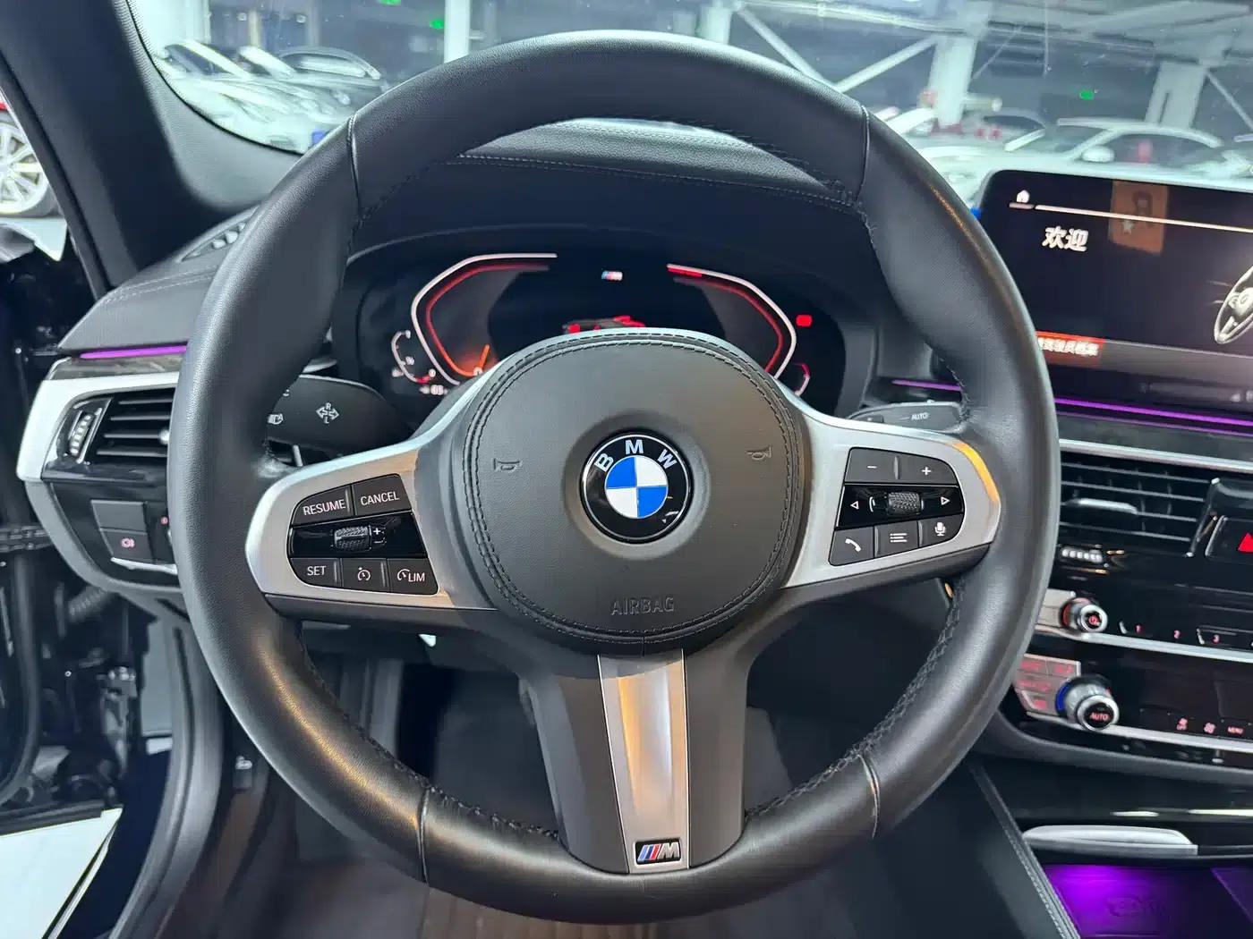 2022 BMW 5 Series 525Li M Sport Package — миниатюра 8