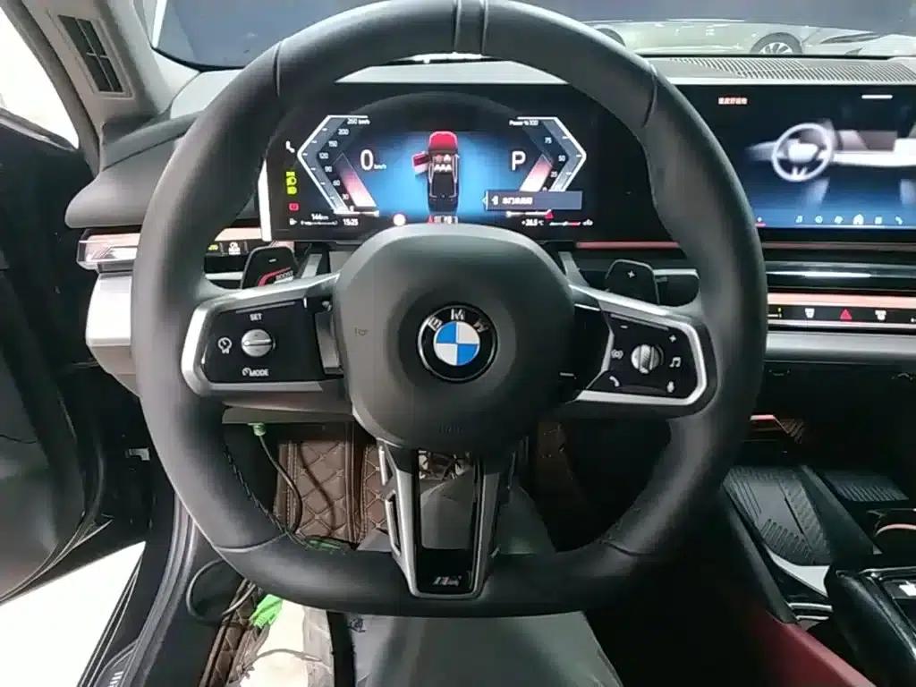 2025 BMW 5 Series 530Li xDrive M Sport Package — миниатюра 11