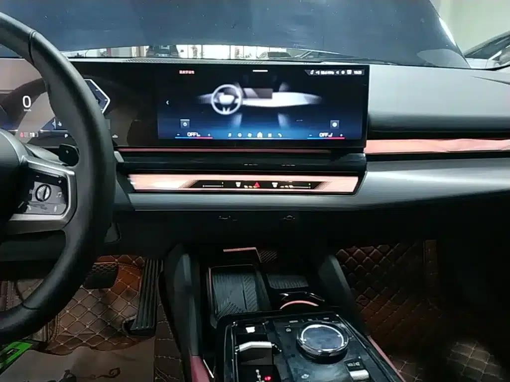 2025 BMW 5 Series 530Li xDrive M Sport Package — миниатюра 13