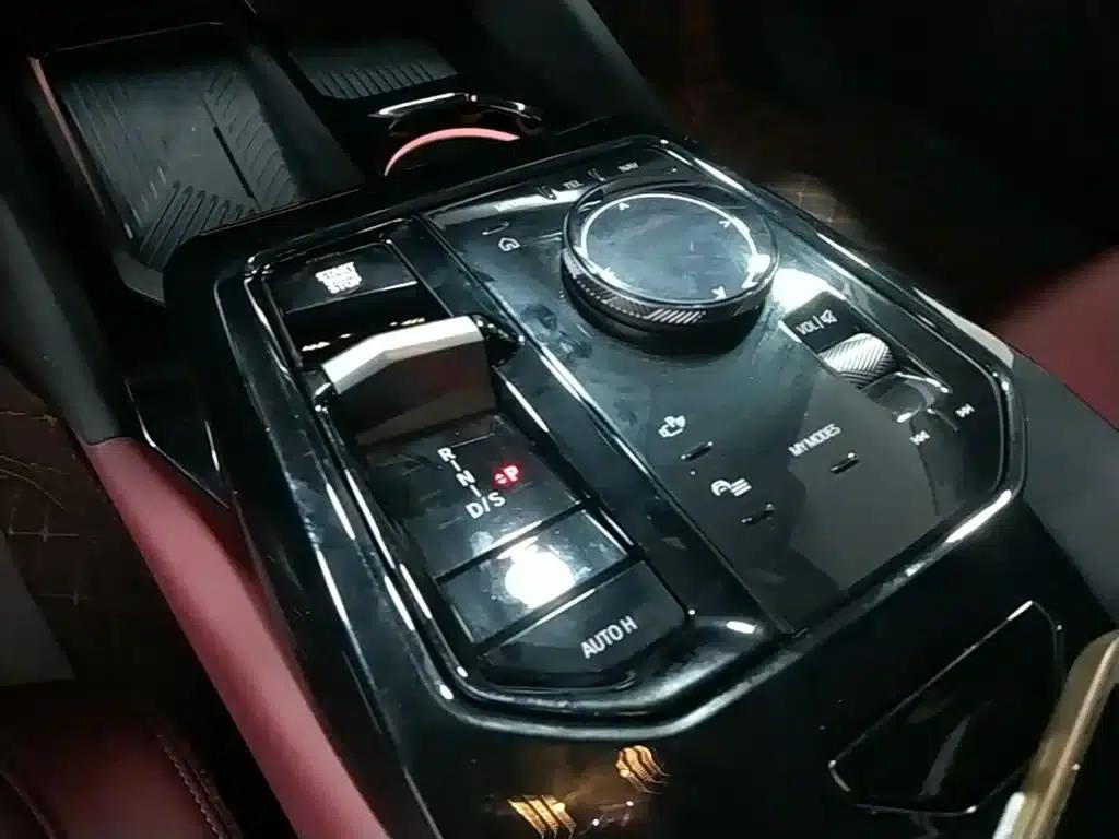 2025 BMW 5 Series 530Li xDrive M Sport Package — миниатюра 14