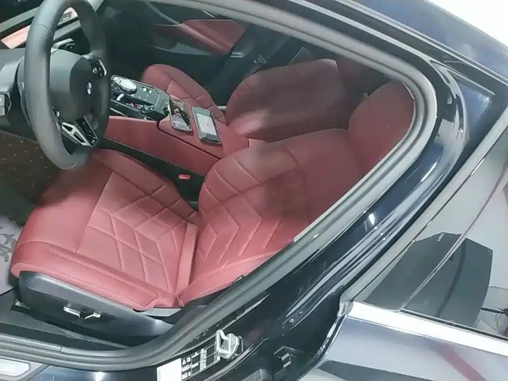 2025 BMW 5 Series 530Li xDrive M Sport Package — миниатюра 17