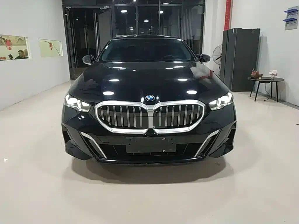 2025 BMW 5 Series 530Li xDrive M Sport Package — миниатюра 3