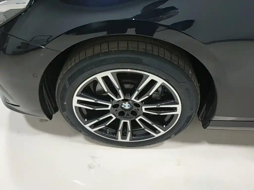 2025 BMW 5 Series 530Li xDrive M Sport Package — миниатюра 23