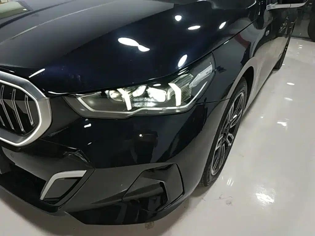 2025 BMW 5 Series 530Li xDrive M Sport Package — миниатюра 24