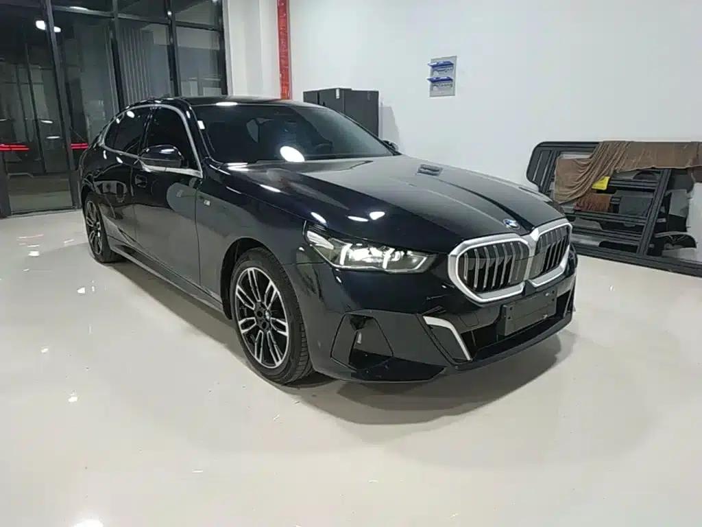 2025 BMW 5 Series 530Li xDrive M Sport Package — миниатюра 4