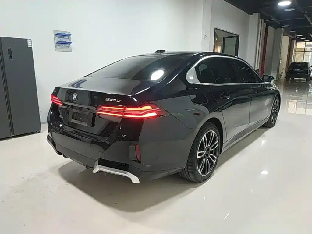 2025 BMW 5 Series 530Li xDrive M Sport Package — миниатюра 7