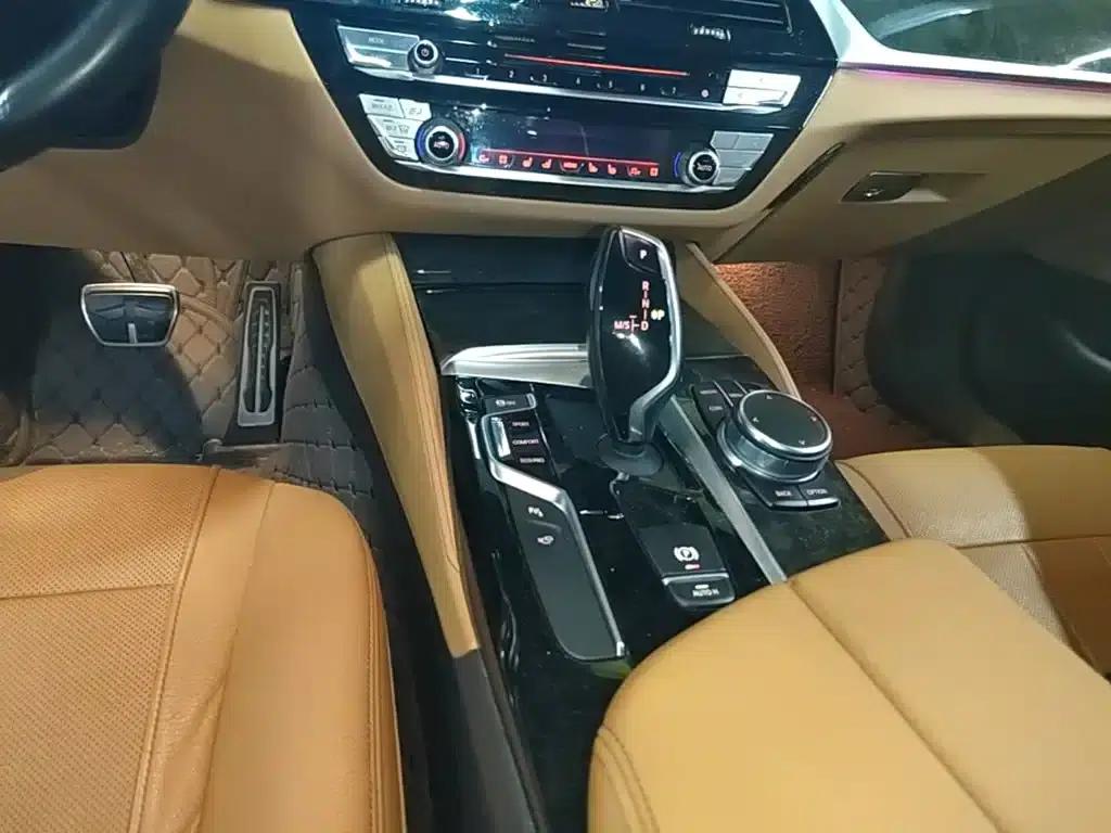 2018 BMW 5 Series 530Li Luxury M Sport Package — миниатюра 14