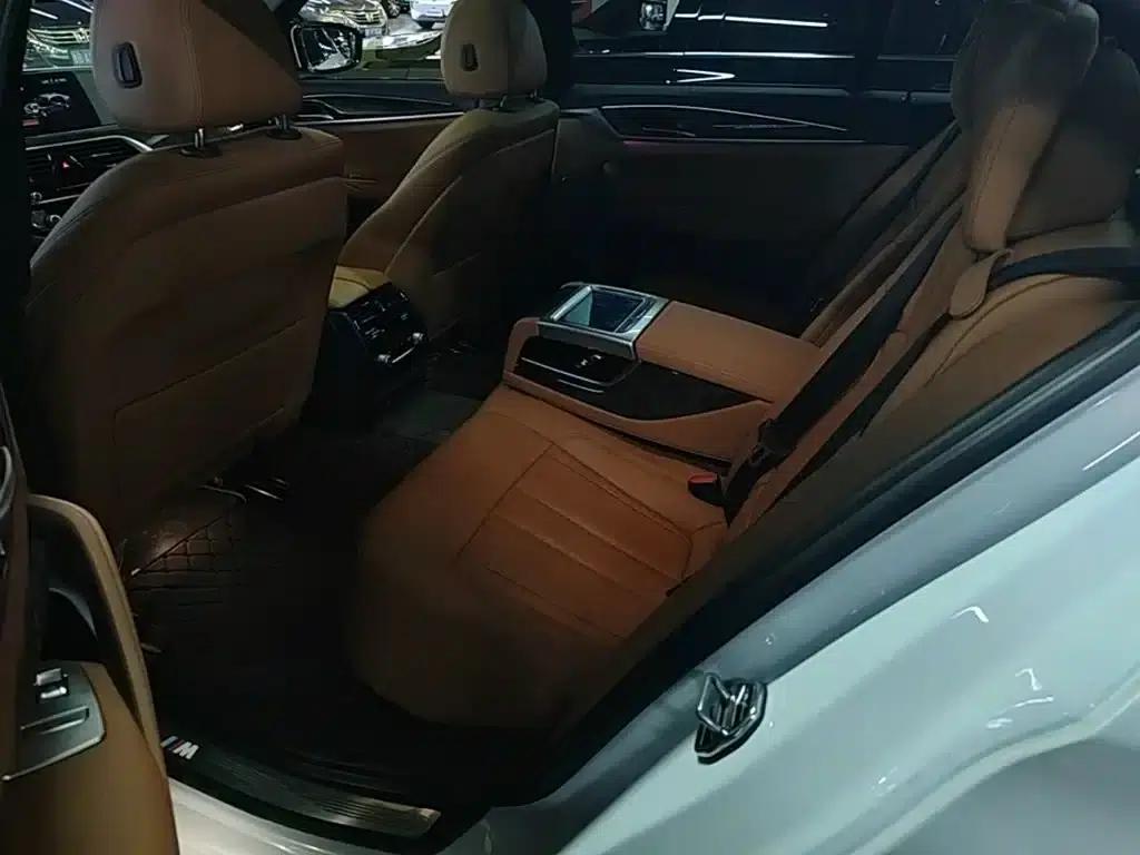 2018 BMW 5 Series 530Li Luxury M Sport Package — миниатюра 17