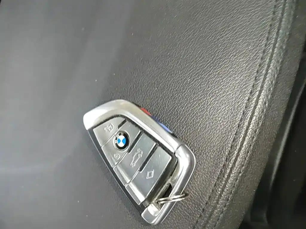 2018 BMW 5 Series 530Li Luxury M Sport Package — миниатюра 9