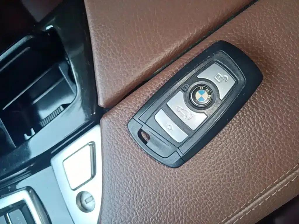 2014 BMW 5 Series 525Li Leading Edition — миниатюра 9