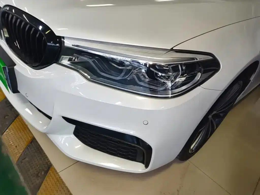 2020 BMW 5 Series 530Li Leading Edition M Sport Package — миниатюра 24